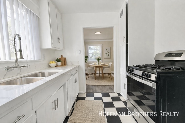 Foto del edificio - 5318 Radford Ave