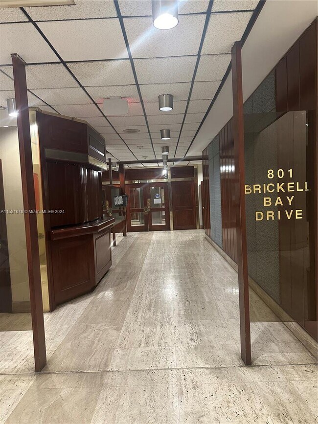 Foto del edificio - 801 Brickell Bay Dr