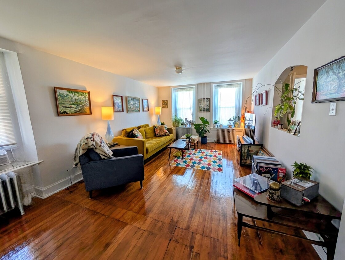 Primary Photo - 154 Gay St