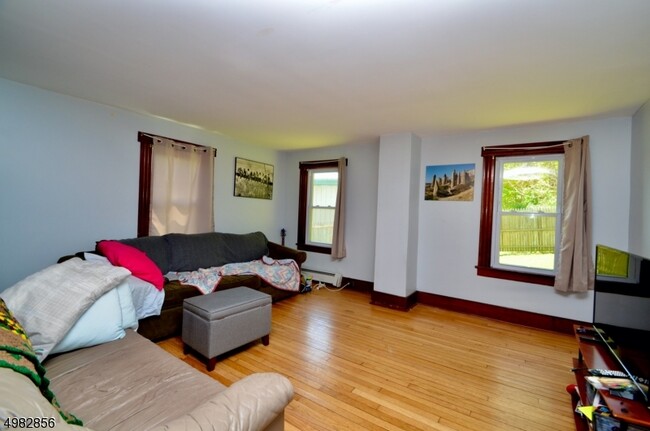 Building Photo - 2 Woodport Rd
