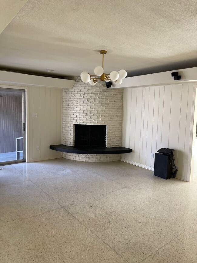 Foto del edificio - Wonderful 4 bed 3 bath home in East Memphis