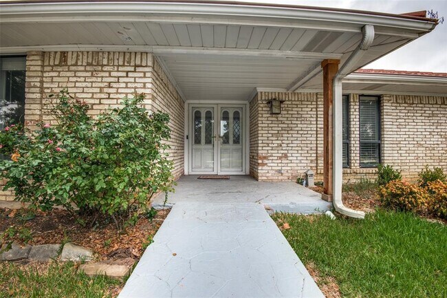 Foto del edificio - 717 Rochelle Blvd
