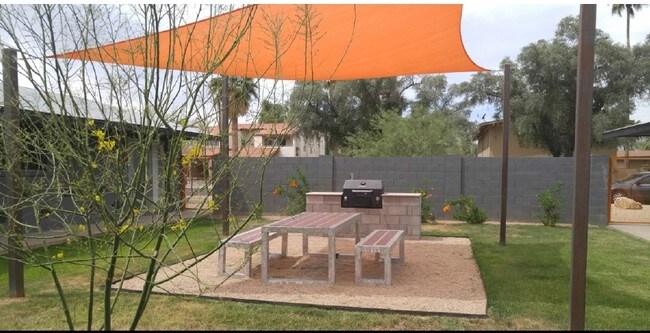 Foto del edificio - 3427 N 12th Pl