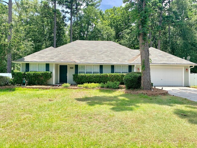 Foto del edificio - Four bedrooms in Richmond Hill, GA.