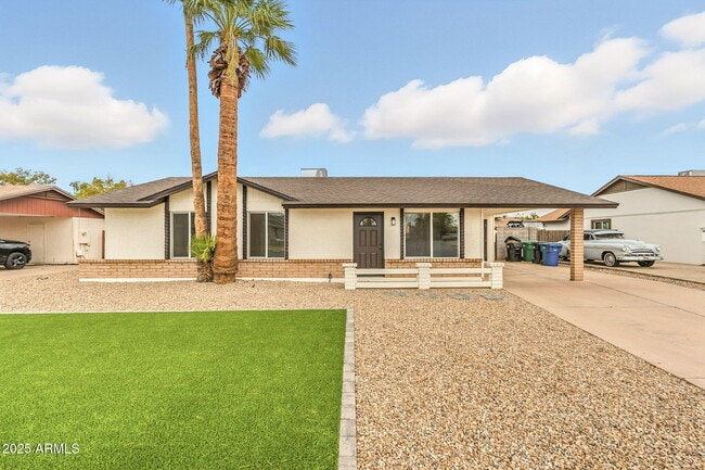 Foto del edificio - 3262 E Enid Ave