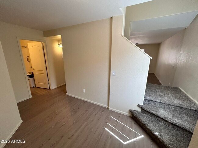 Building Photo - 42406 W Sunland Dr