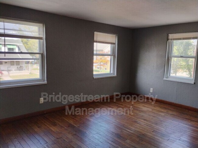 Foto del edificio - 108 Bellaire Ave