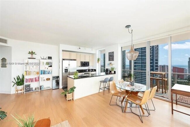 Foto del edificio - 79 SW 12th St