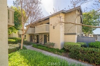 Building Photo - 960 E Bonita Ave