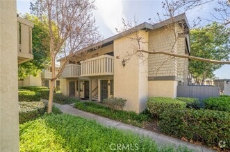 Building Photo - 960 E Bonita Ave