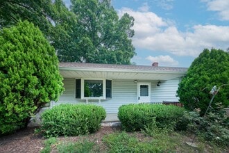 Building Photo - 2924 Gracefield Rd