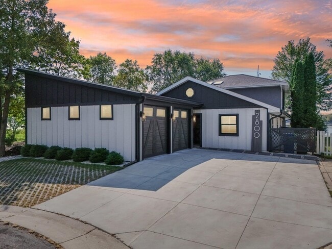 Building Photo - 2800 Tomahawk Ct