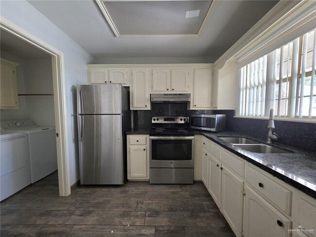 Building Photo - 11 Ashley Pl