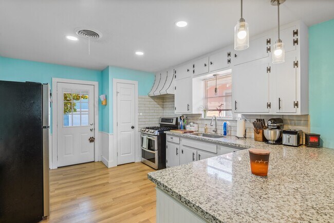 Building Photo - 4511 Avenue Q