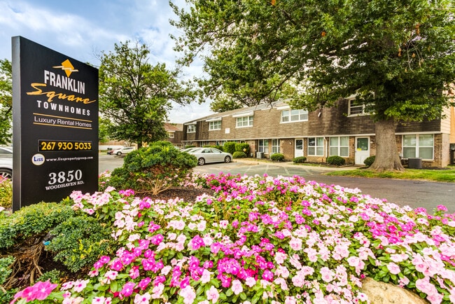 Building Photo - Franklin Square Townhomes