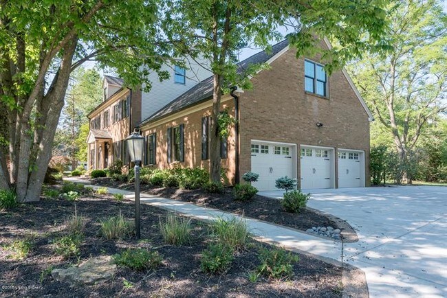 Building Photo - 706 Evergreen Rd