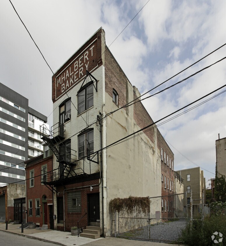 Primary Photo - 707 N American St