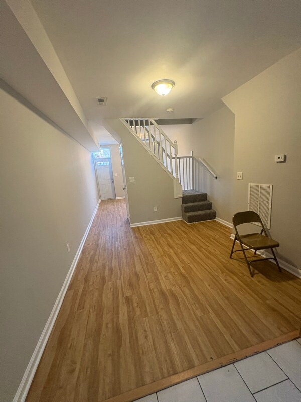 Building Photo - 120X James St