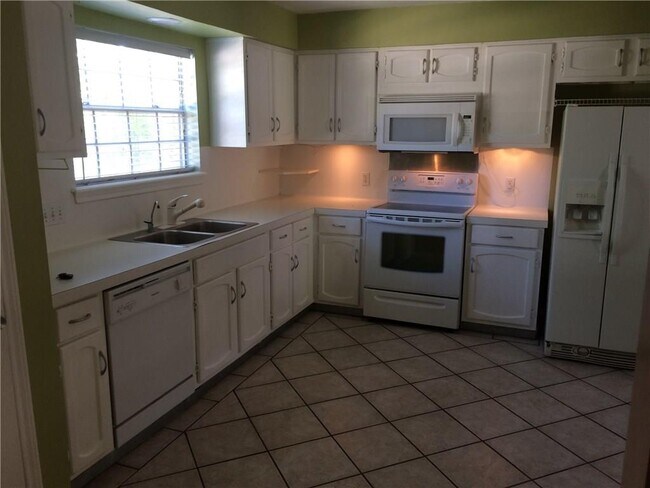 Foto del edificio - 2102 Bronte Dr