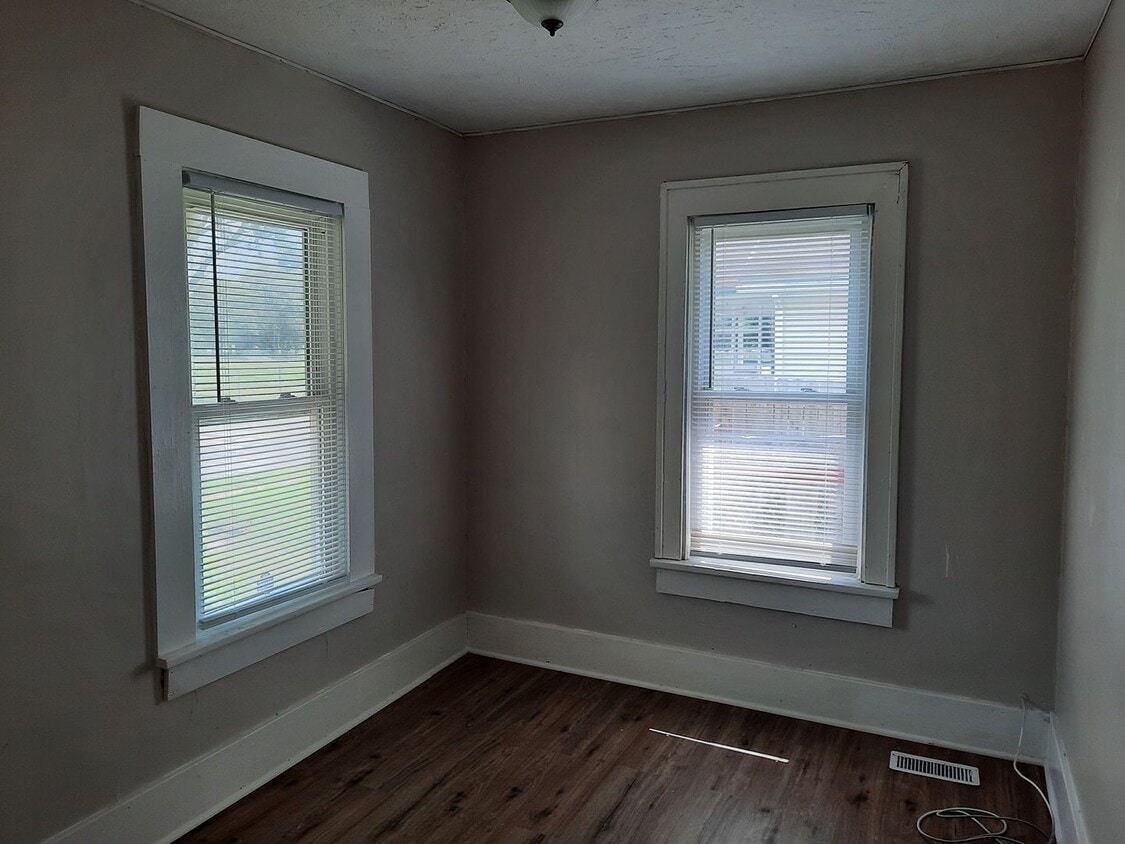 Foto principal - $1195 - 3 bedroom/ 2 bathroom plus bonus r...