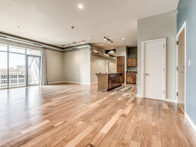 Building Photo - Military/First Responder Discount Available- 3 Bedroom/2 Bath  Downtown OKC Condo WITH 2 Covered ...