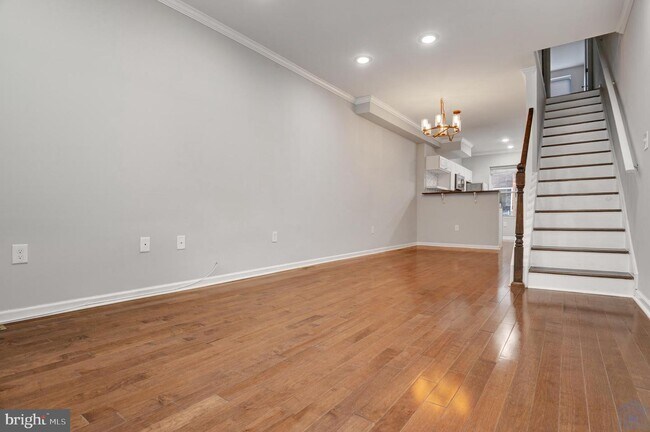 Building Photo - 337 S Macon St.