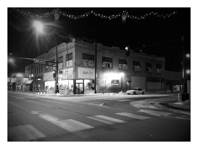 Building - 529 Broadway St