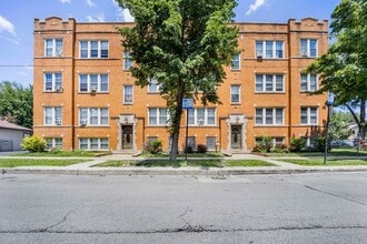Building Photo - 4744 W Roscoe St