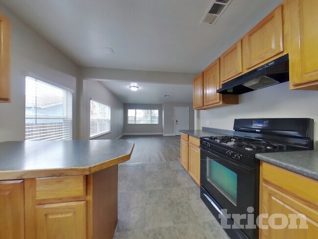 Foto del edificio - 904 Bidwell St