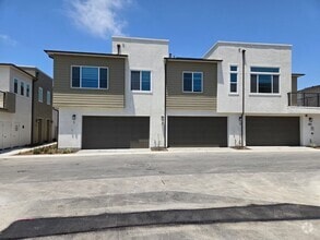 Building Photo - 813 Mateo St