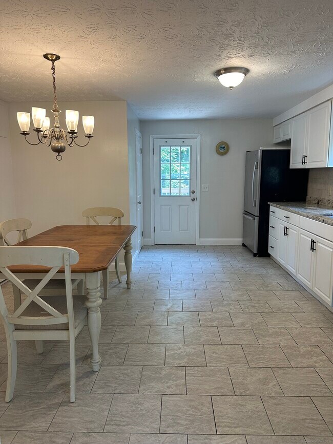 Foto del edificio - 14 Cedar Ln