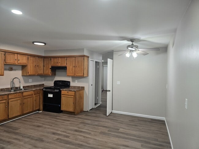 Building Photo - 38177 Jamestown Dr