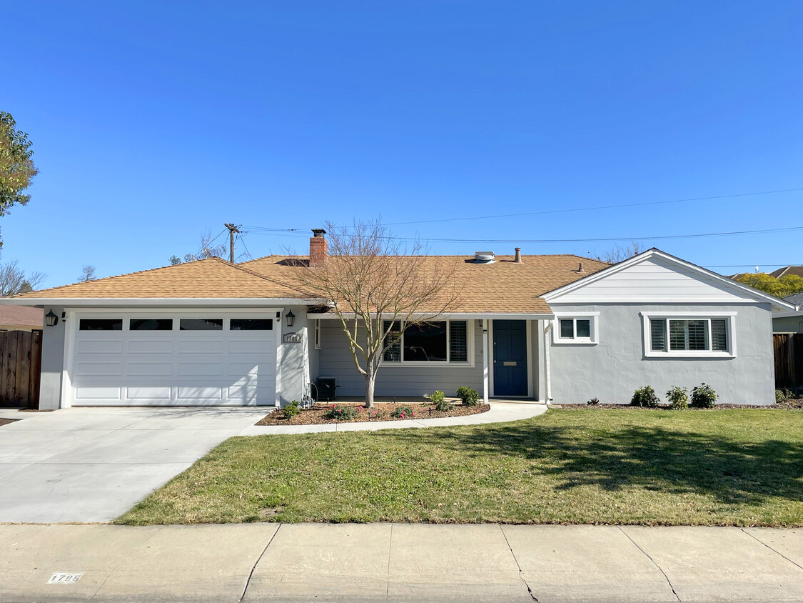 Front - 1785 Long St