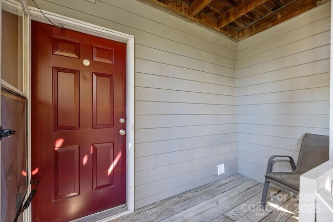 Foto del edificio - 2505 Stockbridge Dr