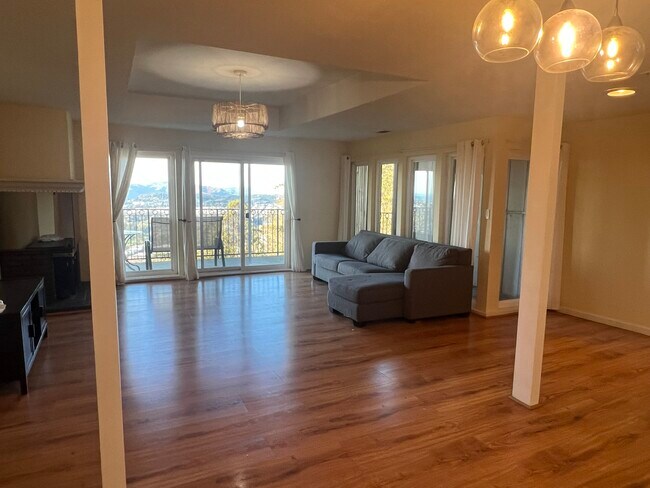 Sala de estar/comedor - 467 Crestmont Dr