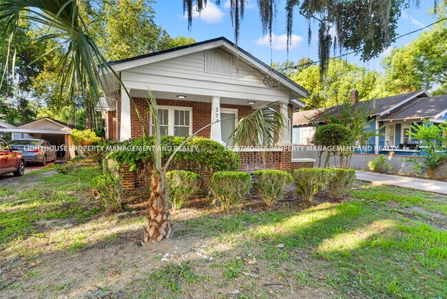 Foto del edificio - Renovated house with front and back porch