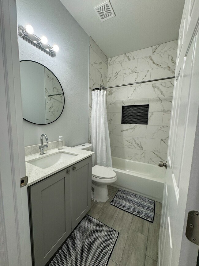 Foto del edificio - 1033 W 32nd St