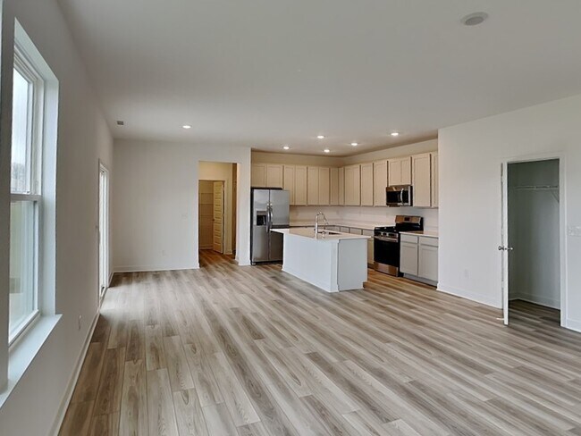 Foto del edificio - 7308 Darley Ln
