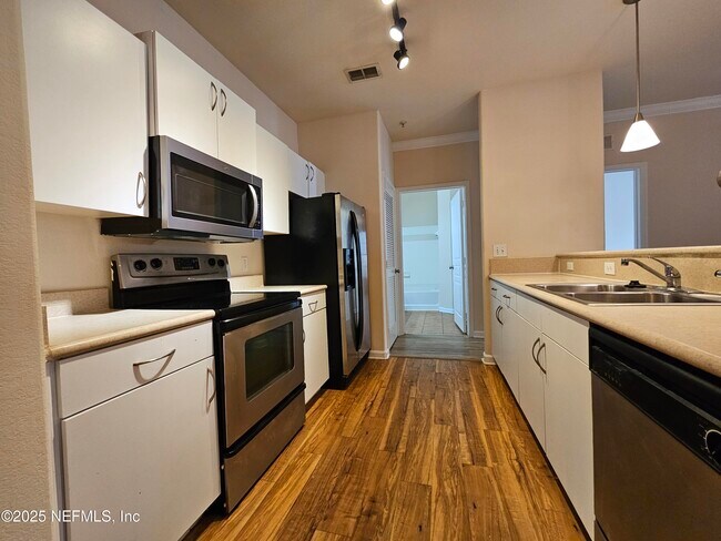 Foto del edificio - 8290 Gate Pkwy W