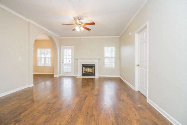 Building Photo - 1022 Seven Oaks Blvd