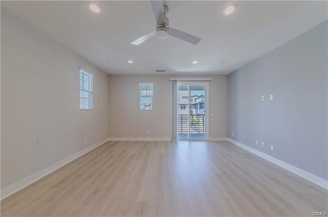 Foto del edificio - 27626 Upton Terrace