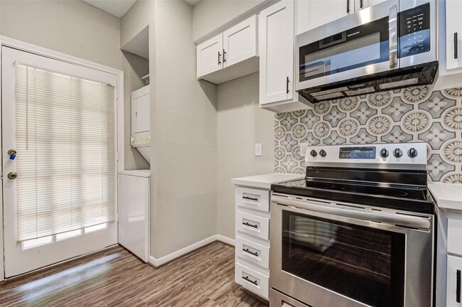 Building Photo - 724 Bering Dr