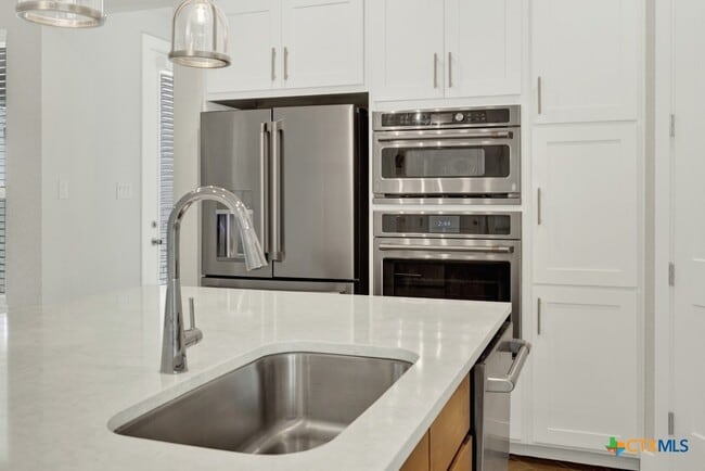 Building Photo - 1031 Lime Gruene