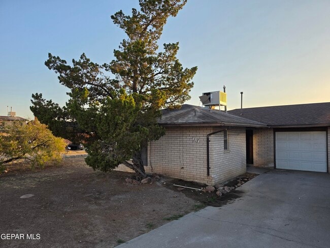 Building Photo - 217 Palmary Dr