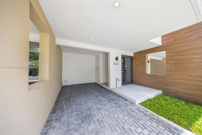 Foto del edificio - 4133 N Oak Pl
