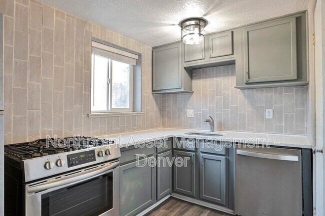Foto del edificio - 1443 Stuart St