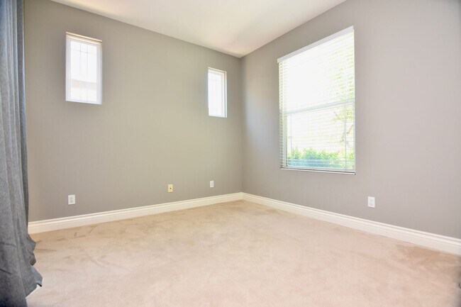 Building Photo - NEW LISTING: 4 Bd/3Ba in Great Oak School ...