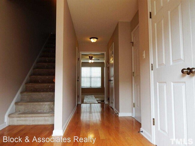 Foto del edificio - 2 br, 2.5 bath House - 9808 Blackwell Dr