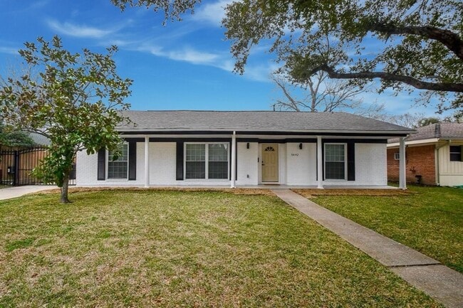 Building Photo - 5642 Cartagena St