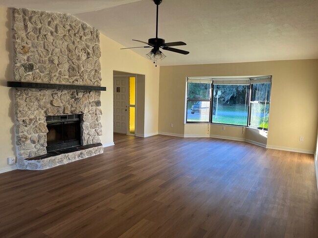 Sala de estar 1 - 1668 SW Herder Rd